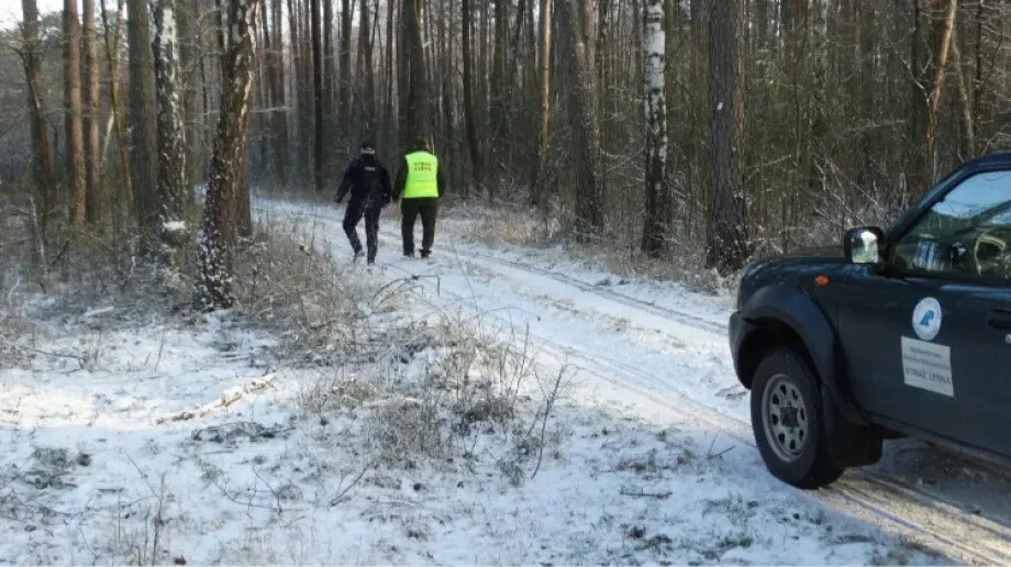 Policjanci razem ze strażnikami leśnymi przeprowadzali kontrole