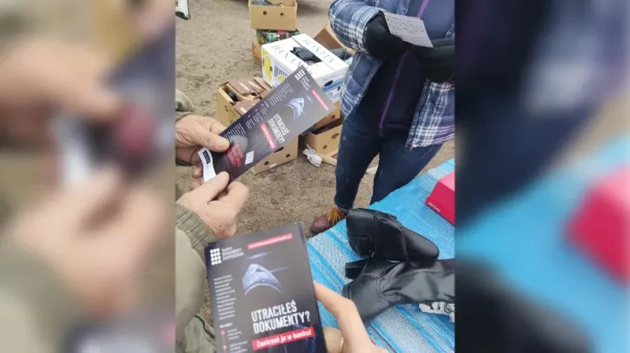 Informacyjna akcja policjantów na targowisku miejskim