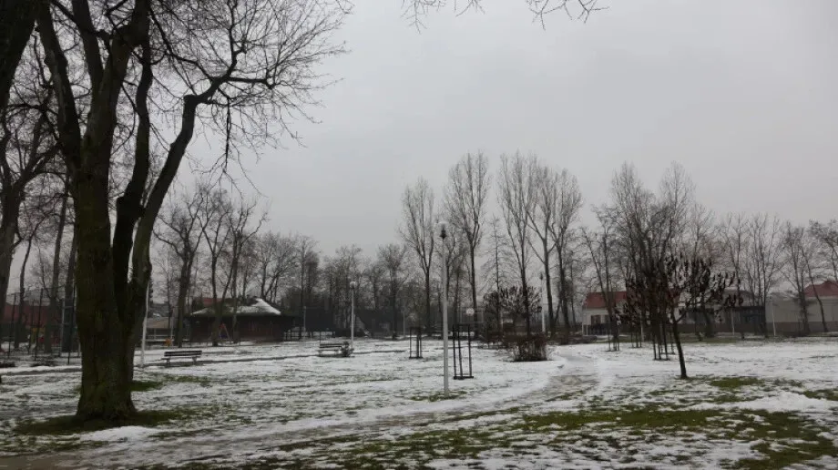 Wtorek pochmurny i z opadami śniegu. Wiatr wciąż będzie silny