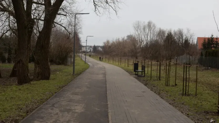 Poniedziałek pochmurny z opadami. Ciągle może wiać silny wiatr