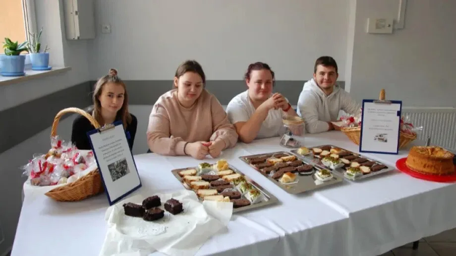 Charytatywny kiermasz w ZSCKR w Starym Lubiejewie (zdjęcia)