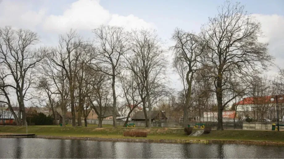 Środa pochmurna z opadami. Układy niżowe znad Bałkanów sprowadzą do nas deszcz i burze