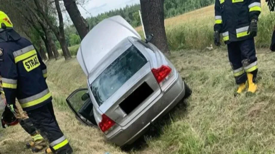 Mężczyzna zasłabł za kierownicą i wjechał do rowu