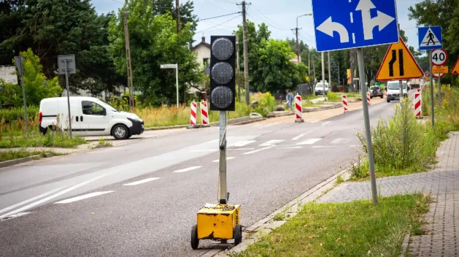 Przerwany remont i niedziałająca sygnalizacja świetlna. Co więcej wydarzy się na ulicy Małkińskiej? (zdjęcia)