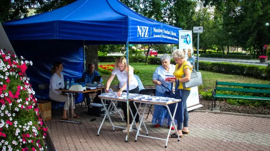 Mobilne Stanowisko NFZ dostępne przed urzędem miasta (zdjęcia)