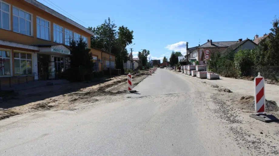 Trwa rozbudowa dróg powiatowych w Wąsewie