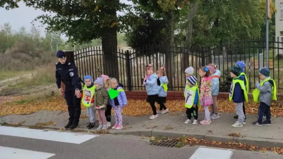 Ostrowscy policjanci przeprowadzili rozmowy z przedszkolakami o bezpieczeństwie