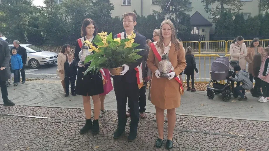 Społeczność Szkoły Podstawowej nr 2 celebrowała Dzień Papieski