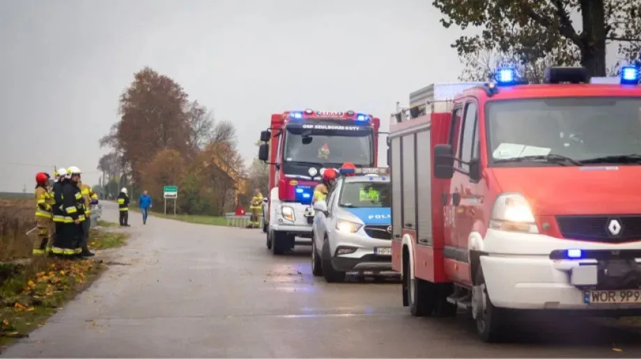 Dachowanie w miejscowości Gostkowo. 79-latek podróżował z pasażerką (zdjęcia)