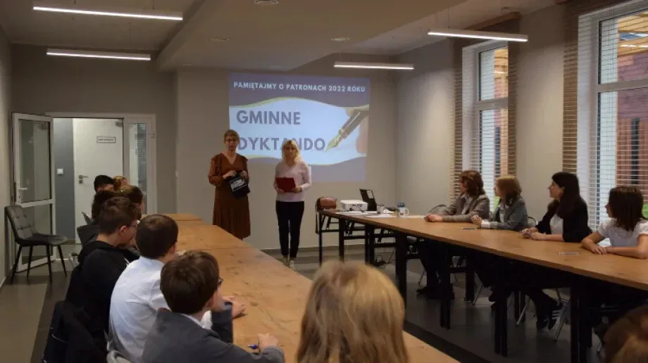 Gminne dyktando w Wąsewie. Udział wzięło blisko 50 uczniów