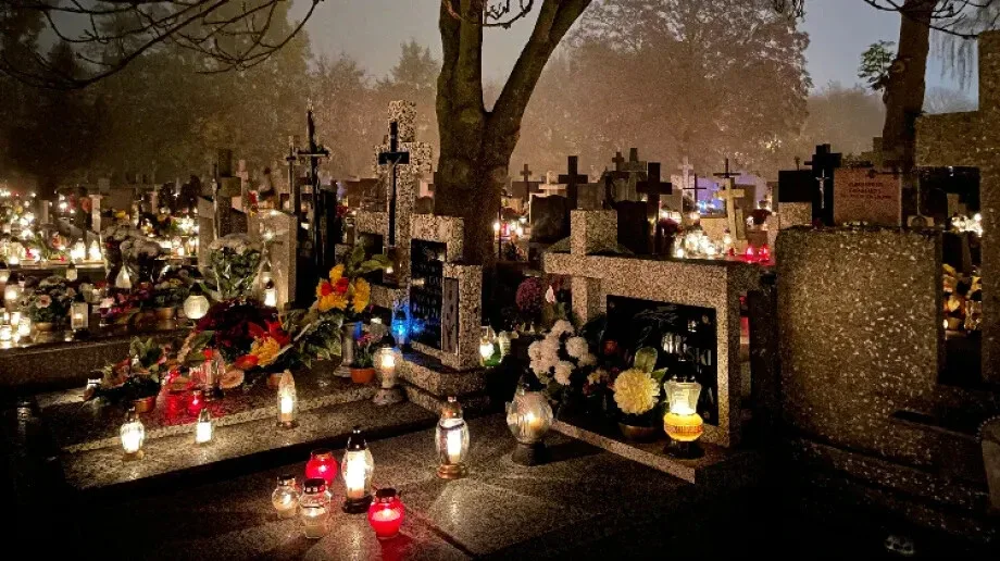 Dzień Wszystkich Świętych na ostrowskich cmentarzach(zdjęcia)
