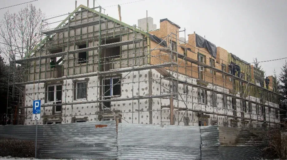 Prace nad budową budynku komunalnego na ulicy Wołodyjowskiego przebiegają zgodnie z planem (zdjęcia) 