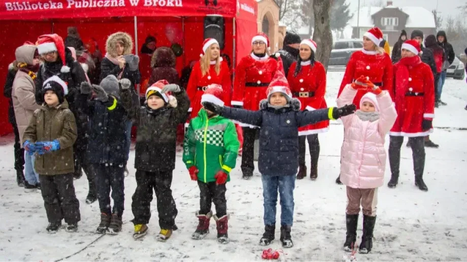 Święty Mikołaj odwiedził mieszkańców Broku! (zdjęcia, wideo)