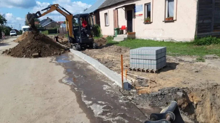 Zakończono kolejny etap budowy sieci wodociągowej i kanalizcyjnej w Zarębach Kościelnych