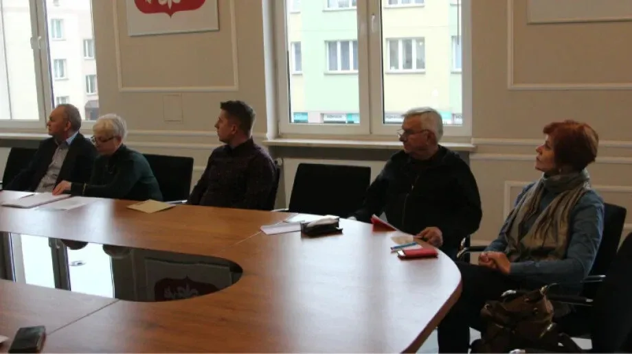 Spotkania konsultacyjne w ramach projektu 'Strategia Rozwoju Powiatu Ostrowskiego na lata 2023 - 2030' (zdjęcia)
