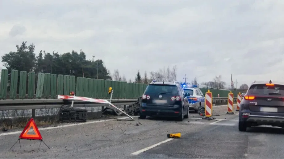 Kierując volkswagenem uderzył w bariery ochronne