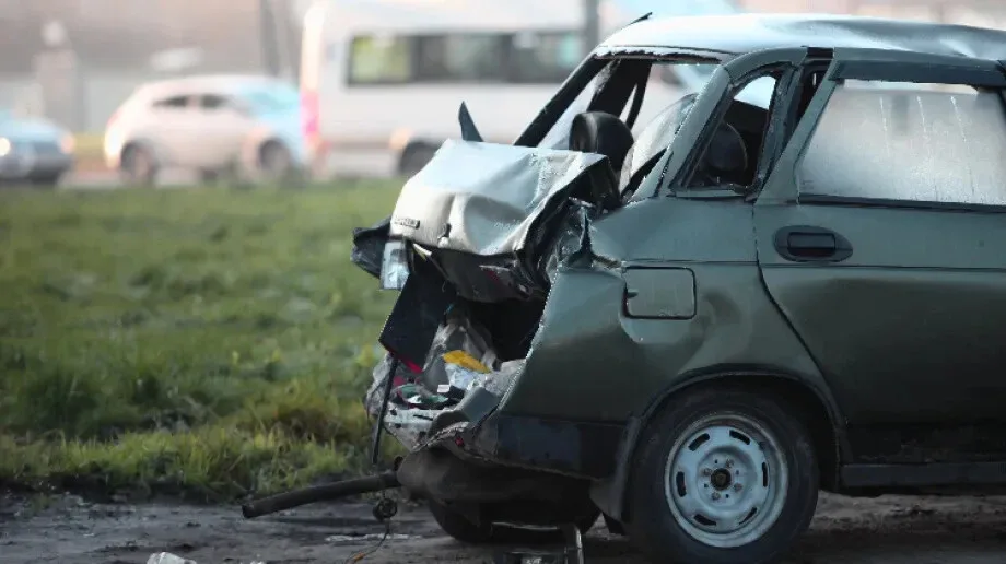 71-latek uderza w zaparkowanego volkswagena przy ulicy Pocztowej
