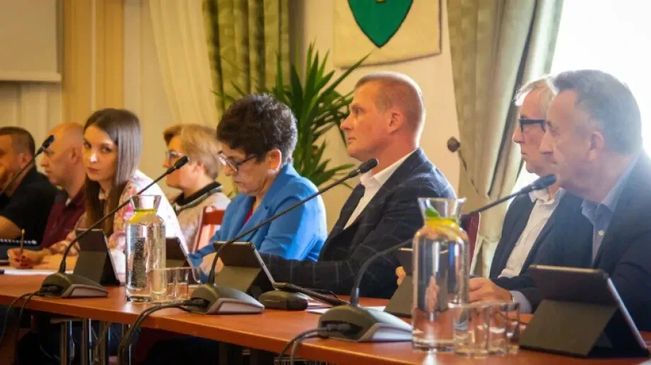 Ostrów Mazowiecka wspiera swoich mieszkańców: program 'Posiłek w szkole i w domu' na lata 2019-2023