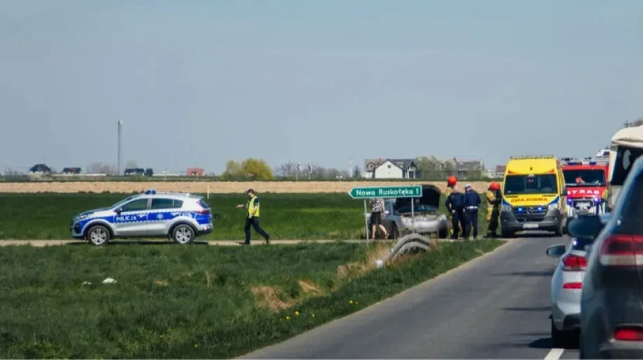Zderzenie na drodze. Kierowca forda przewieziony do szpitala