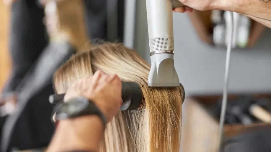 Profesjonalny salon fryzjerski – jak wybrać?