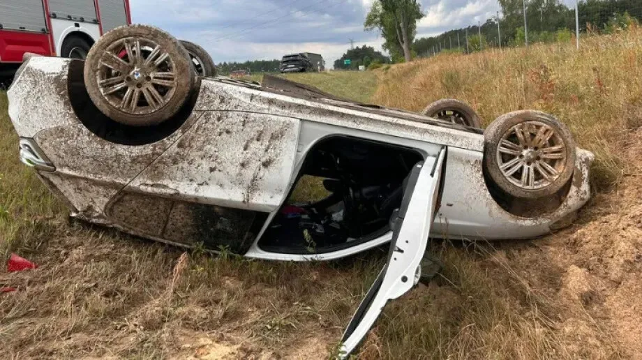 Niedostosowanie prędkości przyczyną dachowania 