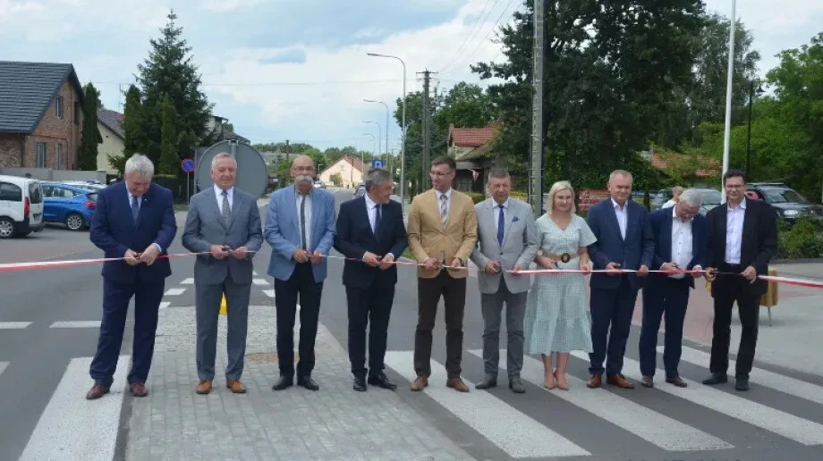  Nowo przebudowany odcinek dróg powiatowych w Wąsewie otwarty