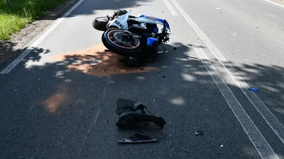 Motocyklisto zachowaj ostrożność! Kierowco patrz w lusterka! 