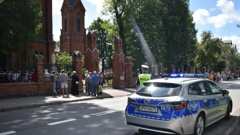 Ostrowscy funkcjonariusze dbają o bezpieczeństwo pielgrzymów /na weekend