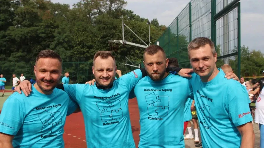 W Komorowie rywalizowali ze sobą Młodzi vs. Starzy (zdjęcia)