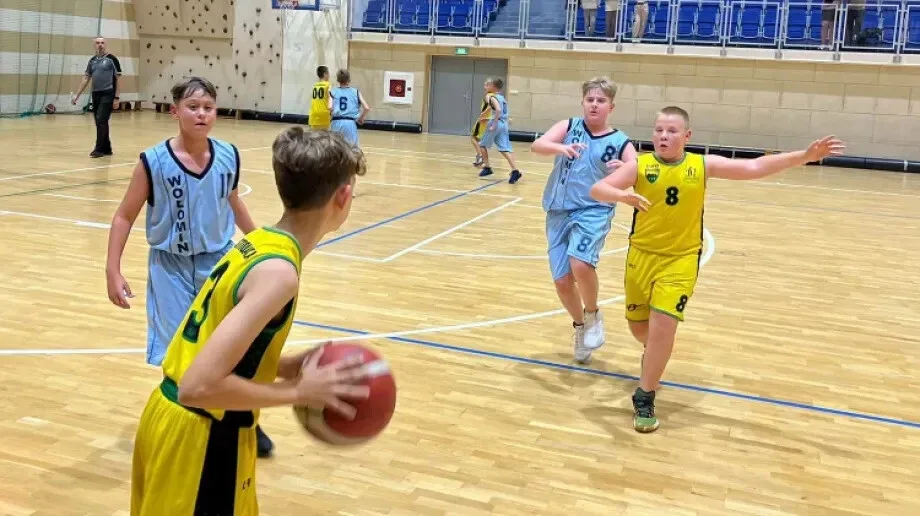 Piątek 13-stego nie przyniósł pecha MKS Ostrowianka podczas meczu ligowego U13 (zdjęcia)
