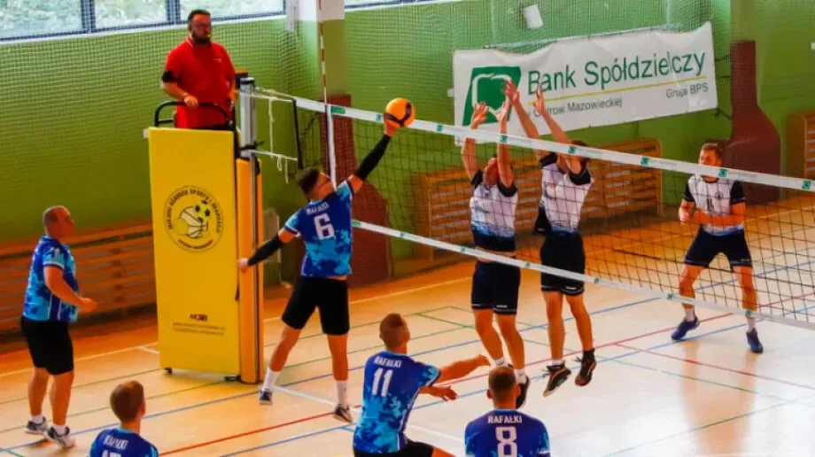 Rozgrywki 8. kolejki Siatkarskiej Ligi Amatorów (zdjęcia)