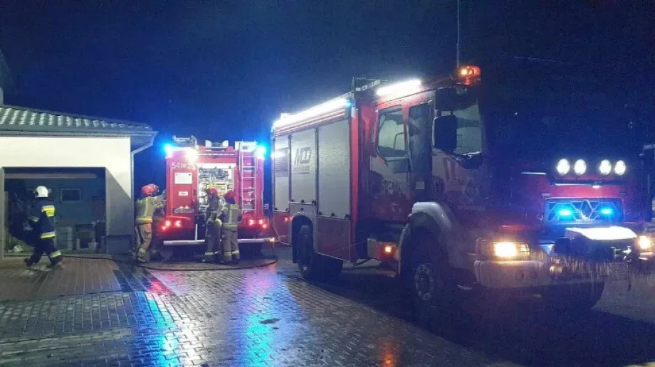  Strażacy z OSP Andrzejewo i PSP Ostrów Mazowiecka ugasili pożar sadzy kominowej