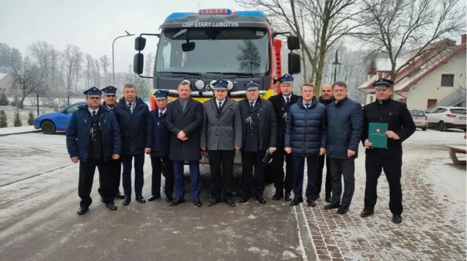 Ochotnicza Straż Pożarna w Starym Lubotyniu otrzymała nowy samochód