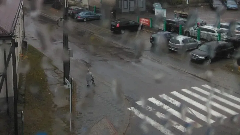 Intensywne opady deszczu, zachowaj ostrożność na drodze