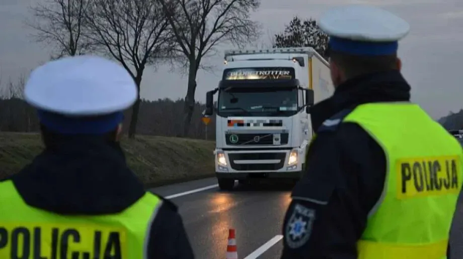 Mundurowi dbają o bezpieczeństwo na drogach w okresie świątecznym