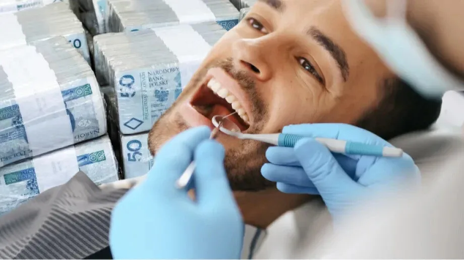 Dentyści mówią o nowym trendzie. Polacy coraz częściej chcą płacić za leczenie zębów w ratach lub brać pożyczkę