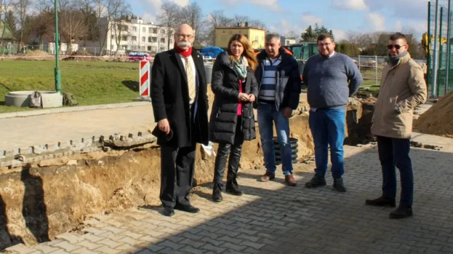  Powiat Ostrowski buduje nowoczesne boisko wielofunkcyjne! (zdjęcia)
