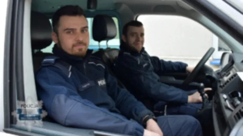 Szybka akcja ostrowskich policjantów uratowała życie mężczyzny!