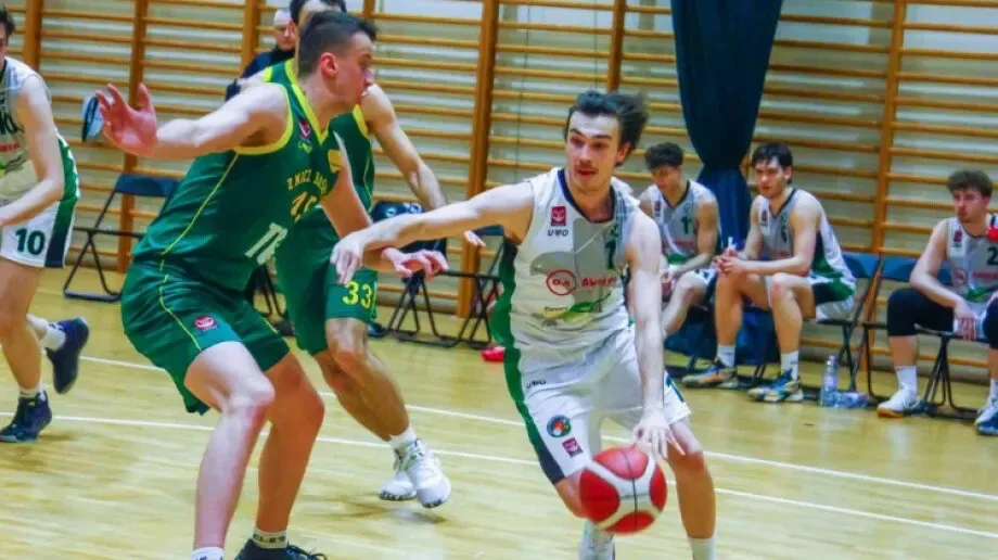 Do Ostrowi przyjeżdża lider. Adam utrzymaj skuteczność!