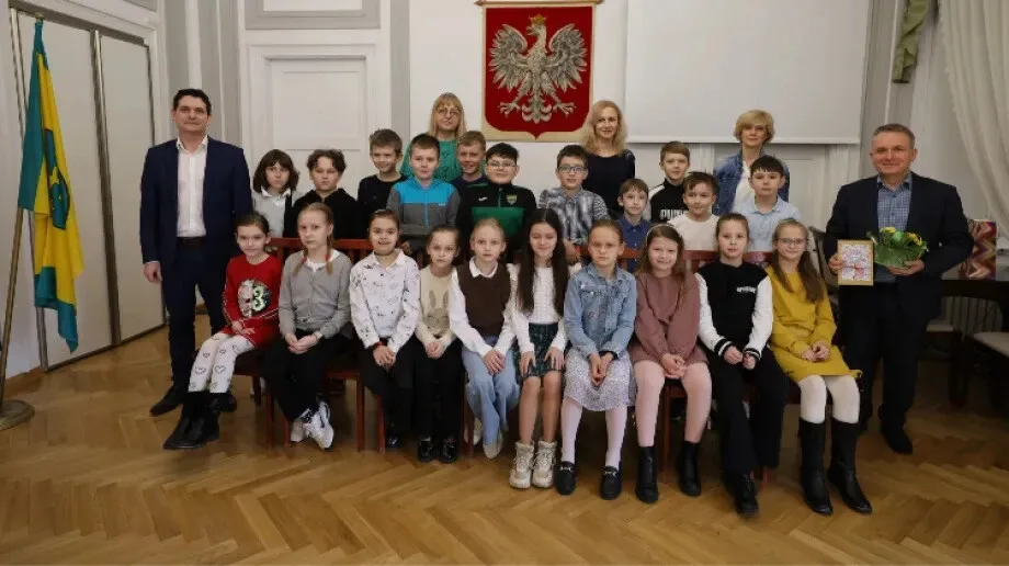 Mali odkrywcy w ratuszu: uczniowie poznają tajniki samorządu
