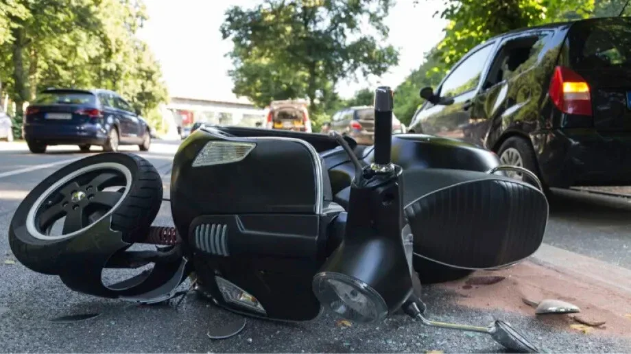 37-latek z promilami wywrócił się na motorowerze