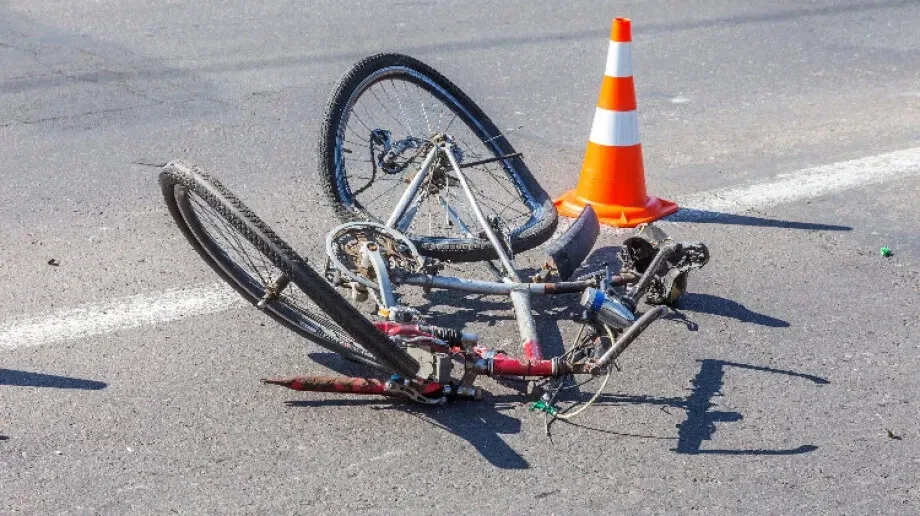 Niebezpieczne potrącenie rowerzysty. Mężczyzna trafił do szpitala