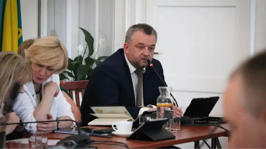 Burmistrz będzie zarabiał od poprzednika o 30 proc. czy niecałe 20 proc. mniej? Zależy kto liczy (zdjęcia)