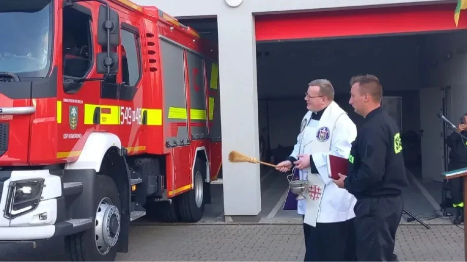 Uroczyste przekazanie samochodu pożarniczego dla OSP Komorowo