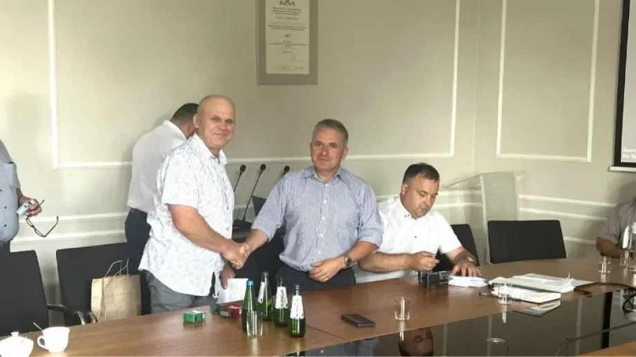 Uroczyste podpisanie umów na dotacje dla spółek wodnych w powiecie ostrowskim 