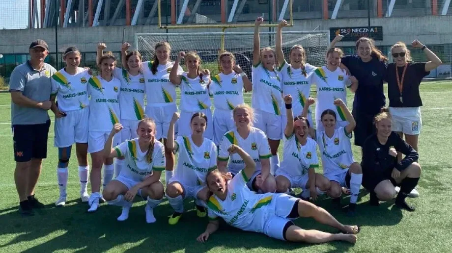 Maja, Julia, Maja i 'Kula' w Ostrovii