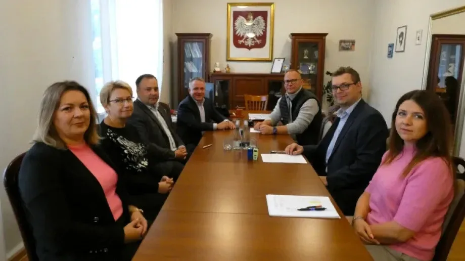 Powiat Ostrowski z dofinansowaniem na remont drogi w Kosewie