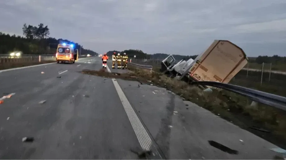 Utrudnienia na drodze K8. Zderzenie dwóch ciężarówek (aktualizacja)