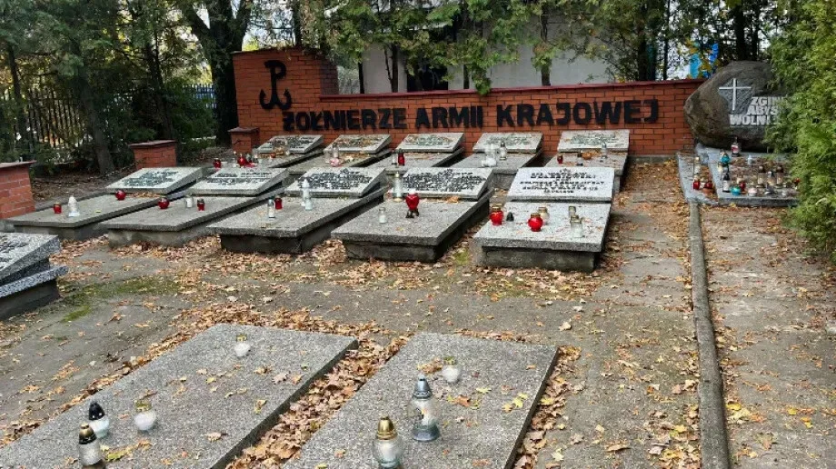 Znicze, modlitwa i pamięć. Dzień Wszystkich Świętych w Ostrowi Mazowieckiej (zdjęcia)
