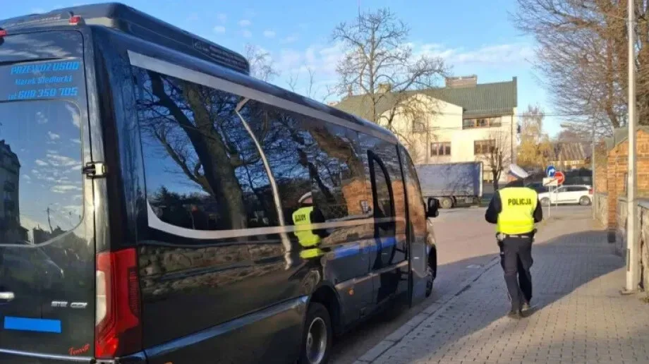 Bezpieczna podróż najmłodszych pod czujnym okiem policji